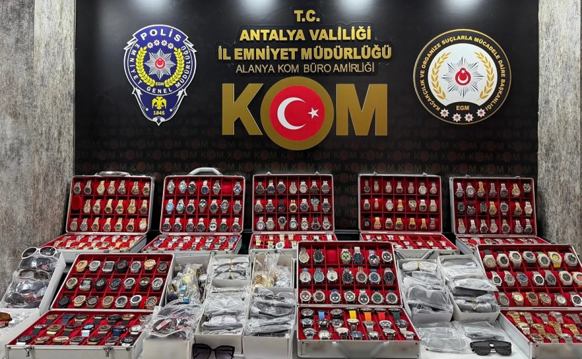 Antalya'da Ka&ccedil;ak&ccedil;ılara Ge&ccedil;it Yok: 4 Tutuklama, Binlerce Ka&ccedil;ak &Uuml;r&uuml;n Ele Ge&ccedil;irildi