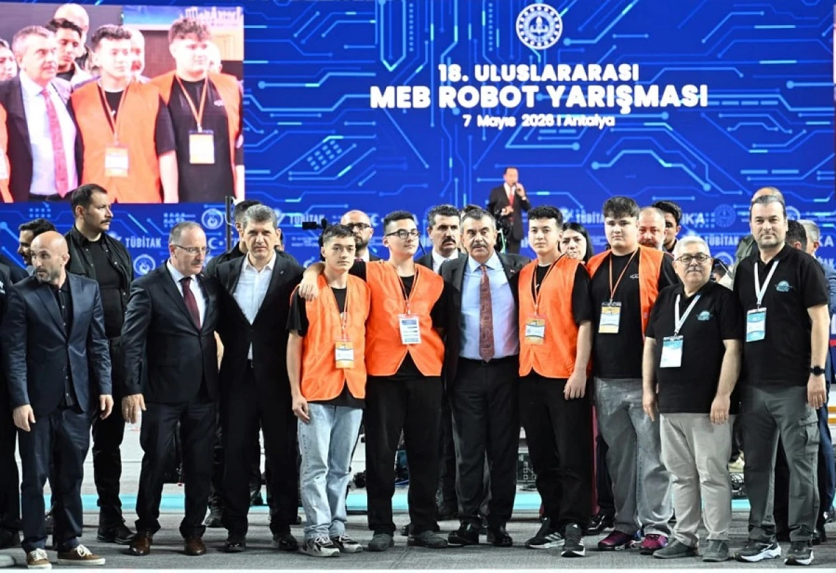 ANTALYA&rsquo;DA ROBOT YARIŞMASI HEYECANI S&Uuml;R&Uuml;YOR