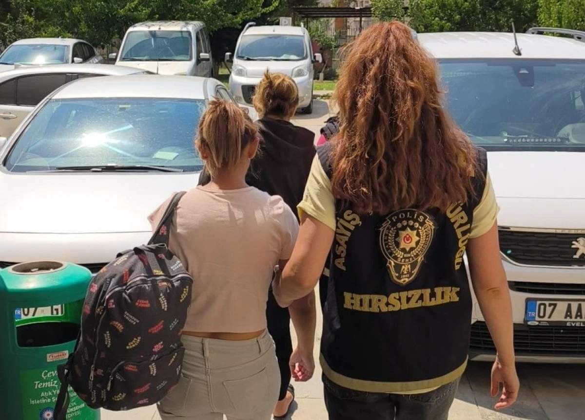 Antalya&rsquo;da Tramvayda Yankesicilik Yapan 2 Ş&uuml;pheli Tutuklandı