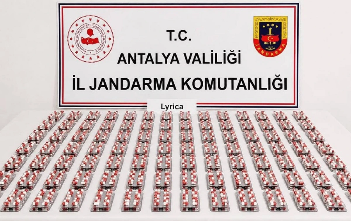 Antalya'da Uyuşturucuya B&uuml;y&uuml;k Darbe: 16 Bin 208 Hap Ele Ge&ccedil;irildi
