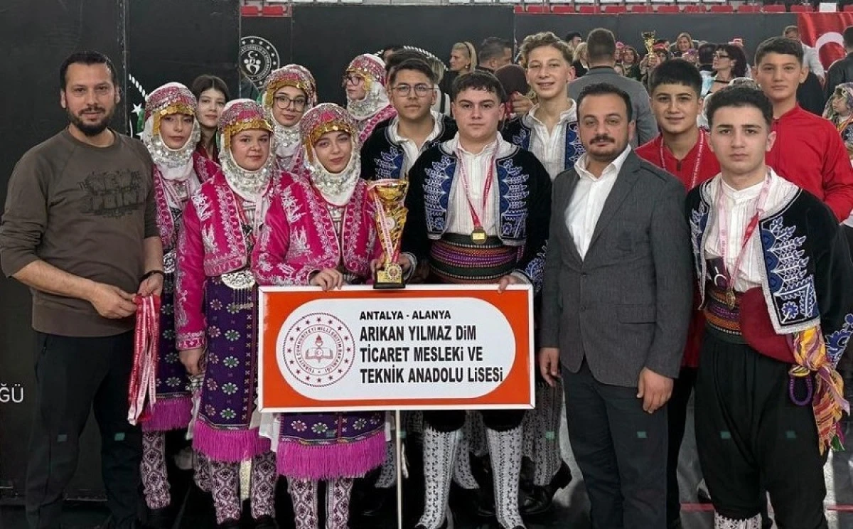 Arıkan Yılmaz Dim Mtal Halk Oyunlarında Antalya Şampiyonu Oldu