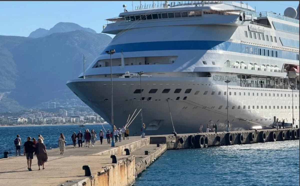 Astoria Grande Alanya&rsquo;ya 616 Turistle Geldi