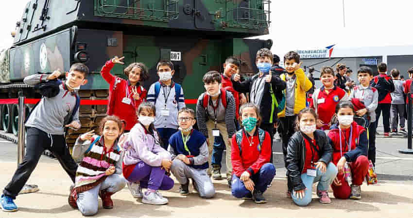 Bakan Varank T&uuml;rkiye&rsquo;nin en b&uuml;y&uuml;k bilim merkezinden gen&ccedil;lere seslendi: &rdquo;Asla pes etmeyeceğiz"