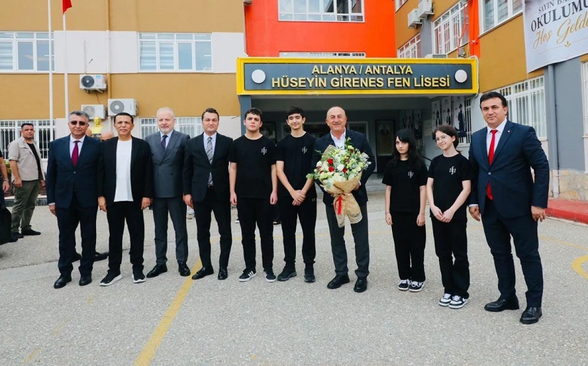 &Ccedil;avuşoğlu&rsquo;ndan Alanya&rsquo;da &Ouml;ğrencilere Tavsiyeler