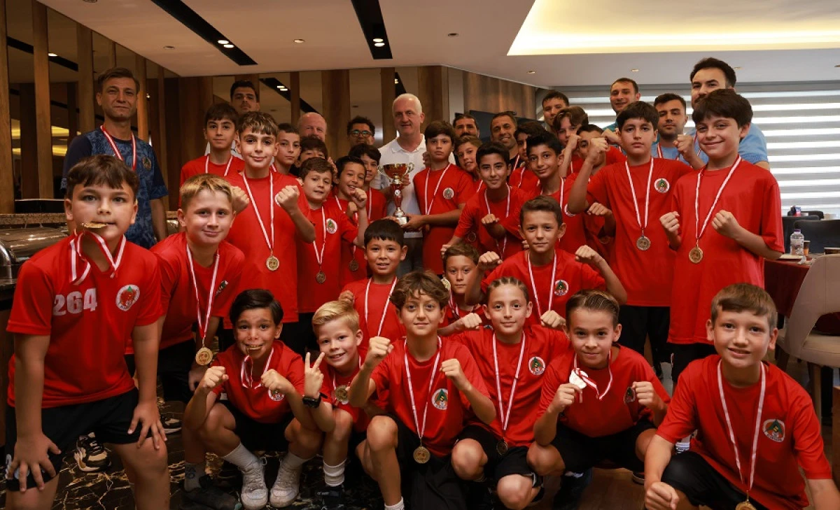 Corendon Alanyaspor U11 Takımı Namağlup Şampiyonluk Kupasına Kavuştu