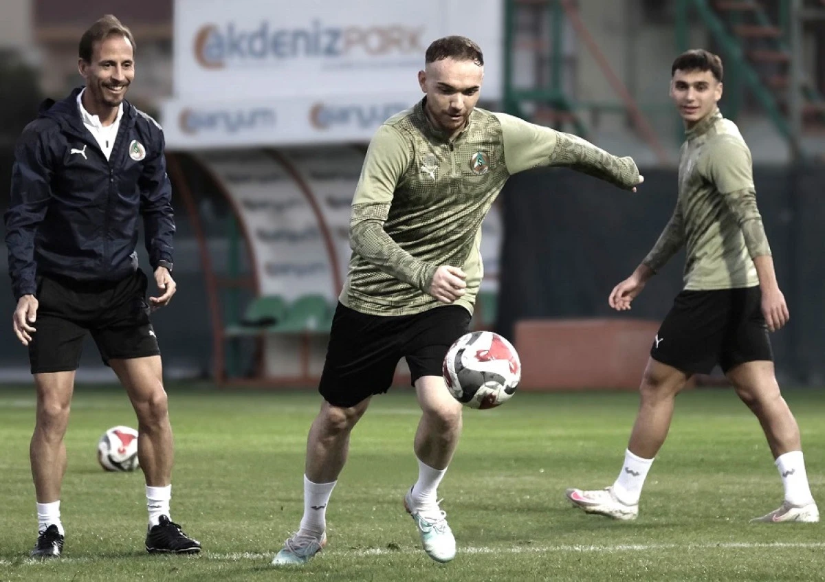 Corendon Alanyaspor&rsquo;da Hedef Fatih Karag&uuml;mr&uuml;k