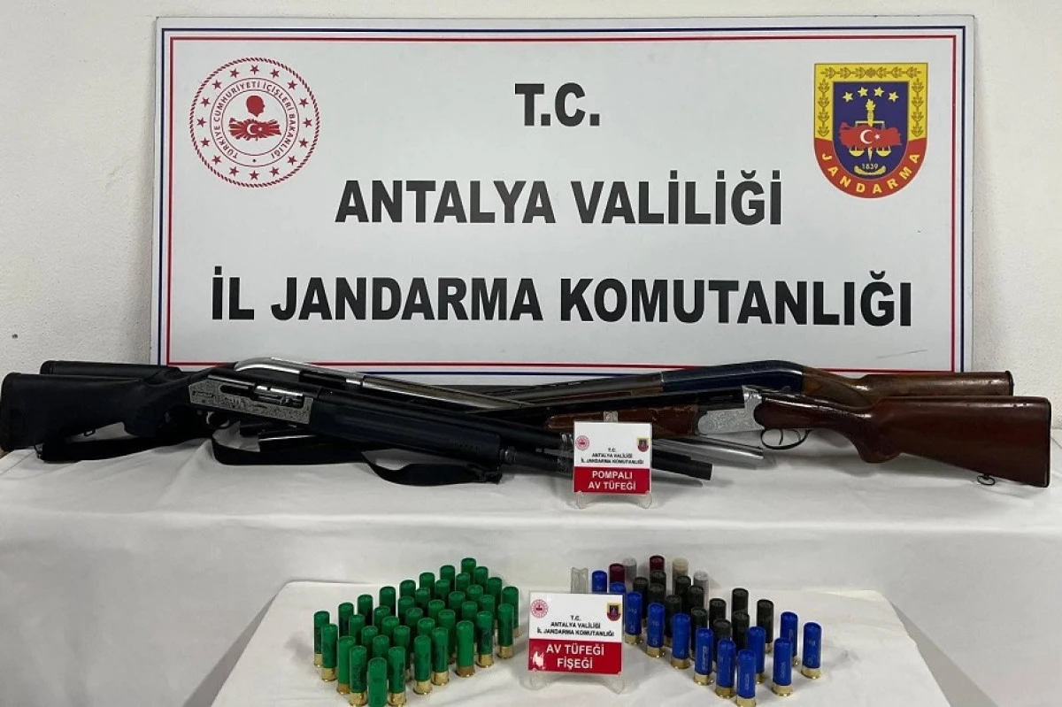 D&ouml;şemealtı&rsquo;nda Ruhsatsız Av T&uuml;fekleri Ele Ge&ccedil;irildi