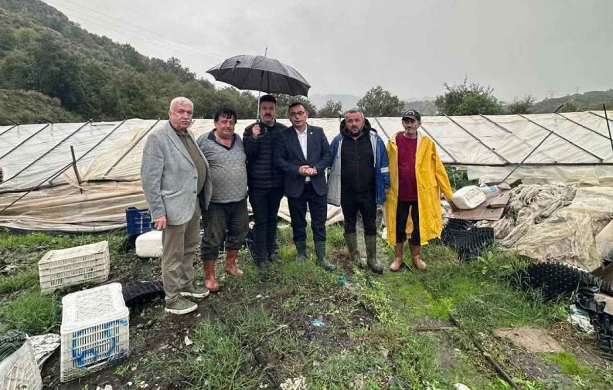 Emişbeleni&rsquo;nde yağış iki seraya zarar verdi