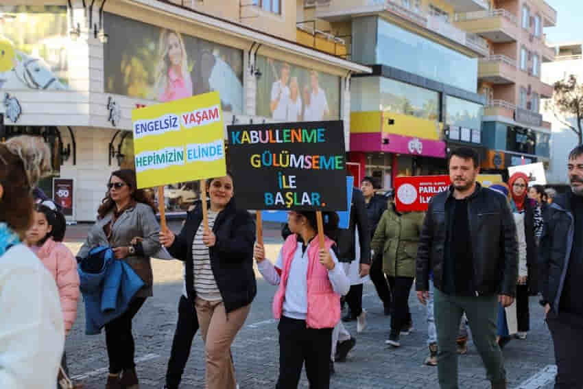 Engelli Bireyler Farkındalık İçin Yürüdü