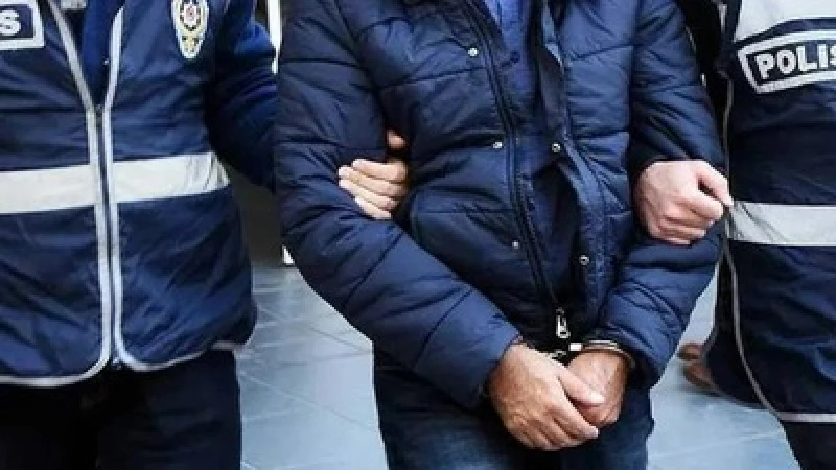 Eski Hastane Kavşağında Ruhsatsız Silahla Yakalandı, Tutuklandı