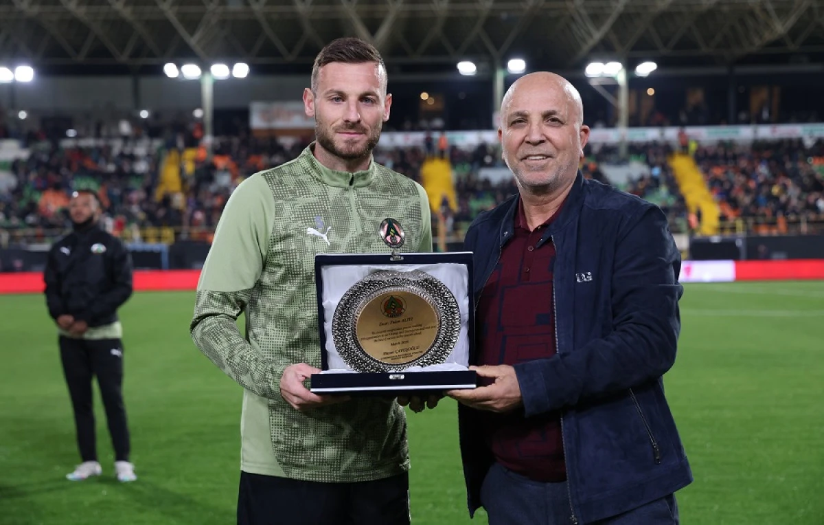 Fidan Aliti&rsquo;ye 100. Ma&ccedil;ta Anlamlı Onur