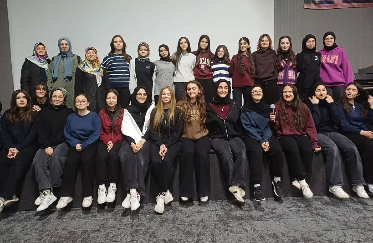 Gen&ccedil;lerle Ramazan Ve Sosyal Medya &Uuml;zerine S&ouml;yleşi