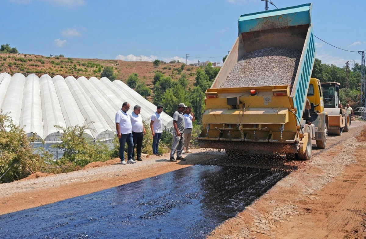 G&ouml;z&uuml;b&uuml;y&uuml;k&rsquo;te 4 Kilometrelik Asfalt &Ccedil;alışması Başladı