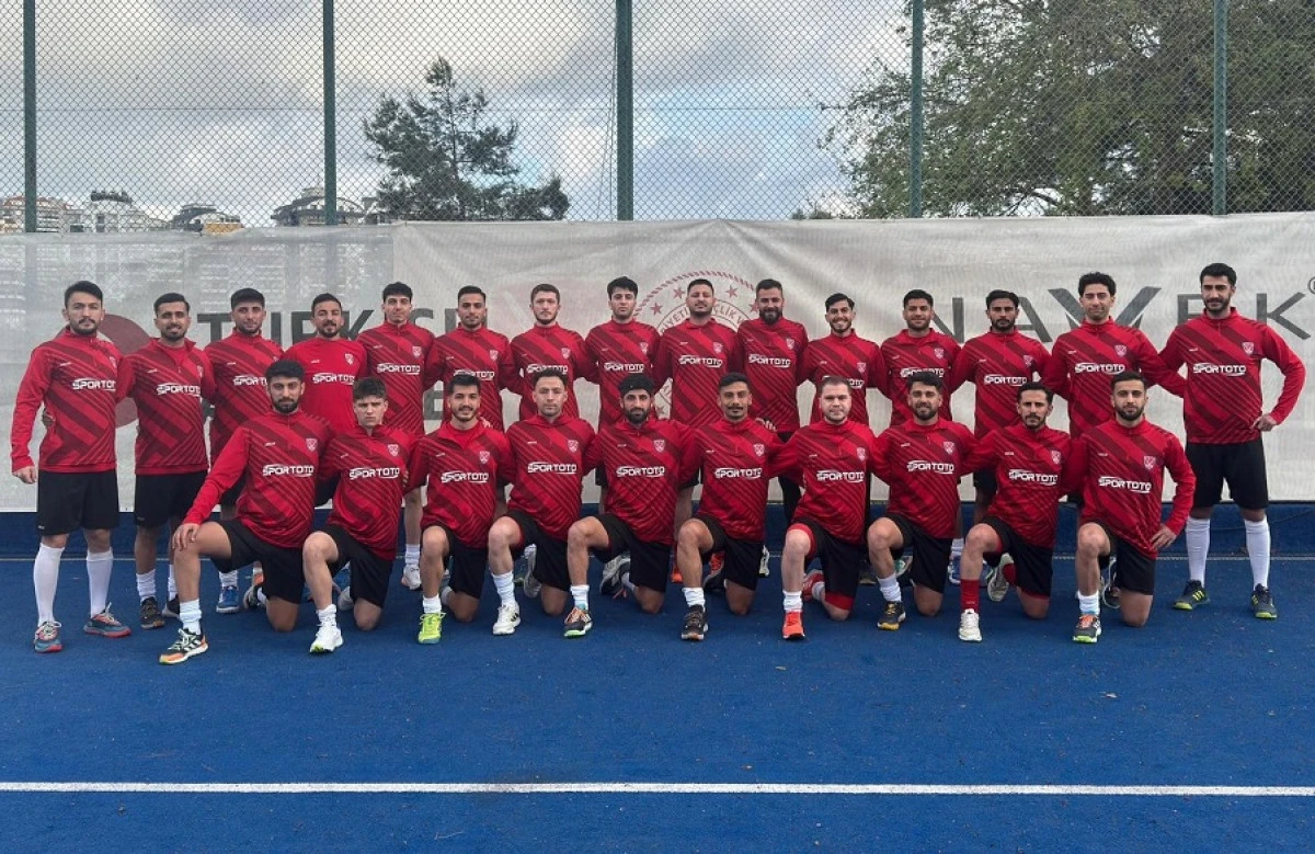 HOKEY A MİLL&Icirc; ERKEK TAKIMI AVSALLAR&rsquo;DA KAMPA GİRDİ