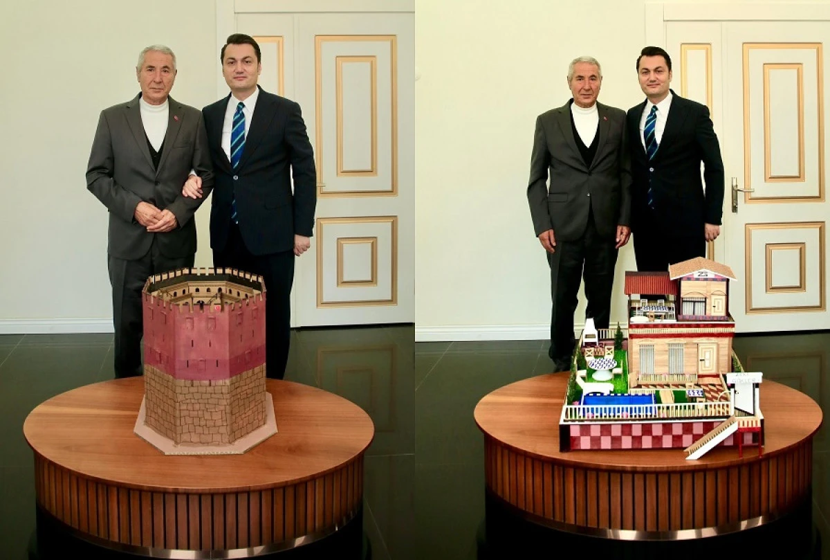 HUZUREVİ SAKİNİNDEN KAYMAKAMA ANLAMLI HEDİYE