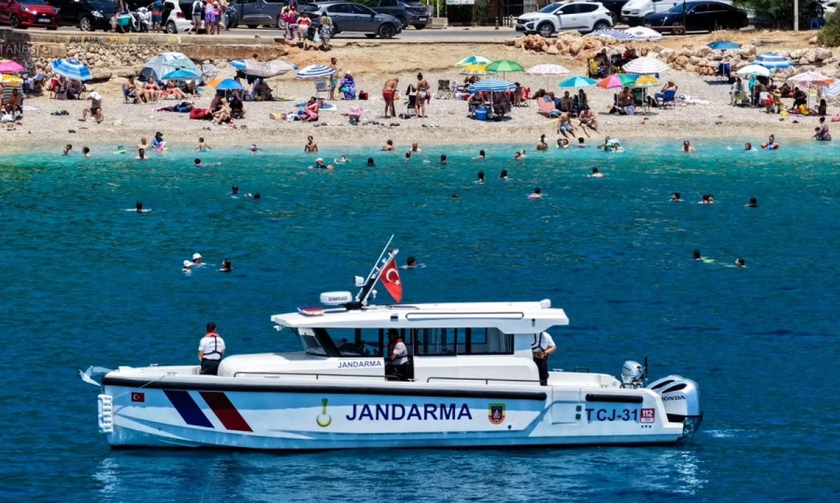 Jandarma Asayiş Botu Denizlerde G&uuml;venliği Sağlıyor