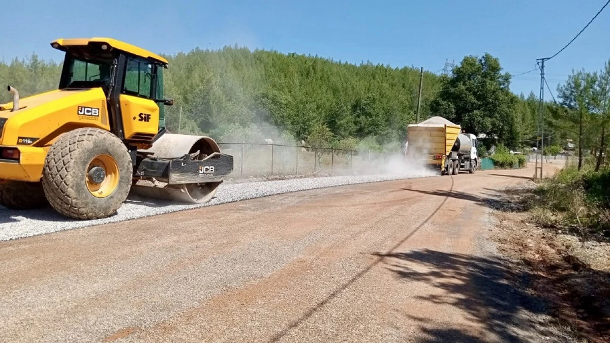 Karamanlar Ve Oba&rsquo;da Sathi Asfalt &Ccedil;alışmaları Tamamlandı