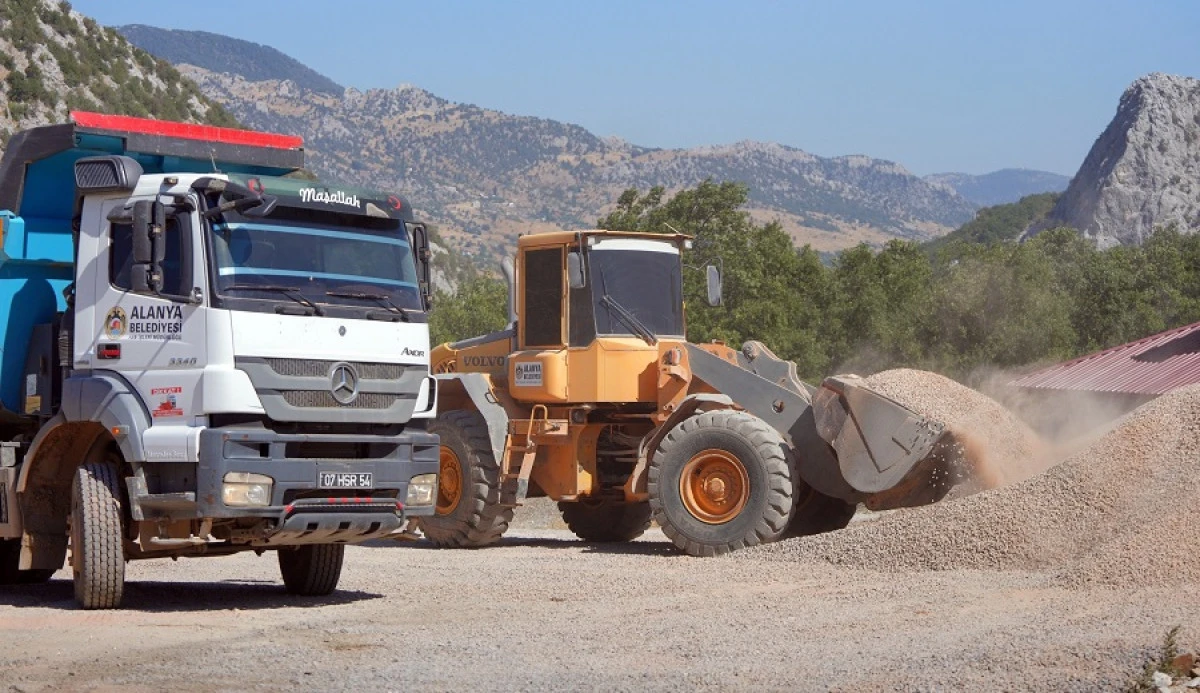 Karapınar&rsquo;da 6,5 Kilometrelik Yol Yenileniyor