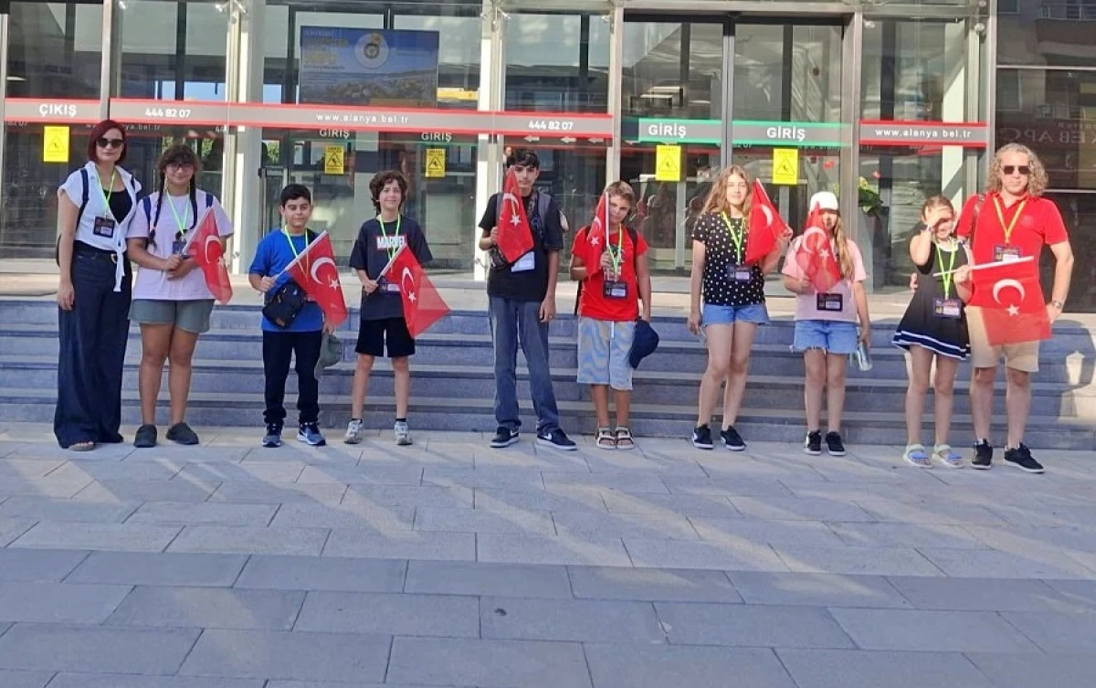 Kardeş Şehir Yaz Kampına Katılacak &Ouml;ğrenciler Alanya'dan Uğurlandı