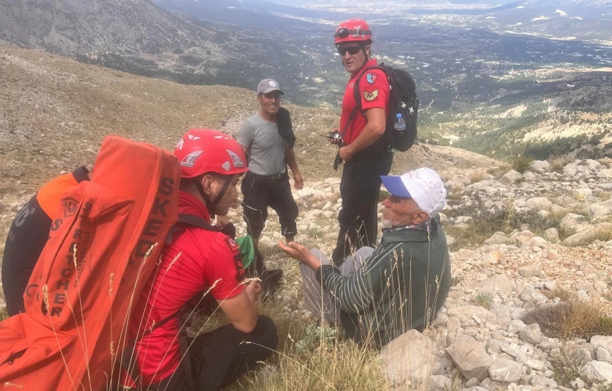 Kaş&rsquo;ta Kayıp Şahıs Jandarma Ekiplerince Sağ Bulundu