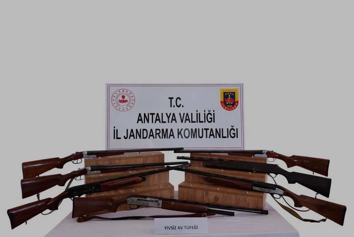 KAŞ&rsquo;TA RUHSATSIZ SİLAH OPERASYONU: 7 ADET AV T&Uuml;FEĞİ ELE GE&Ccedil;İRİLDİ