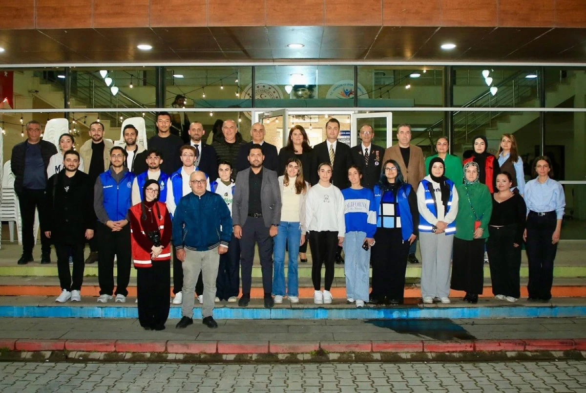 Kaymakam &Ouml;zt&uuml;rk Gen&ccedil;lerle İftar Sofrasında Buluştu