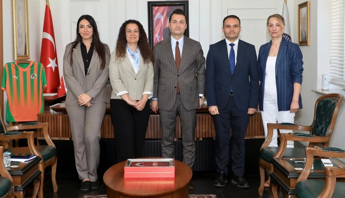 Kaymakam &Ouml;zt&uuml;rk İngiliz Konsolosluk Yetkililerini Ağırladı