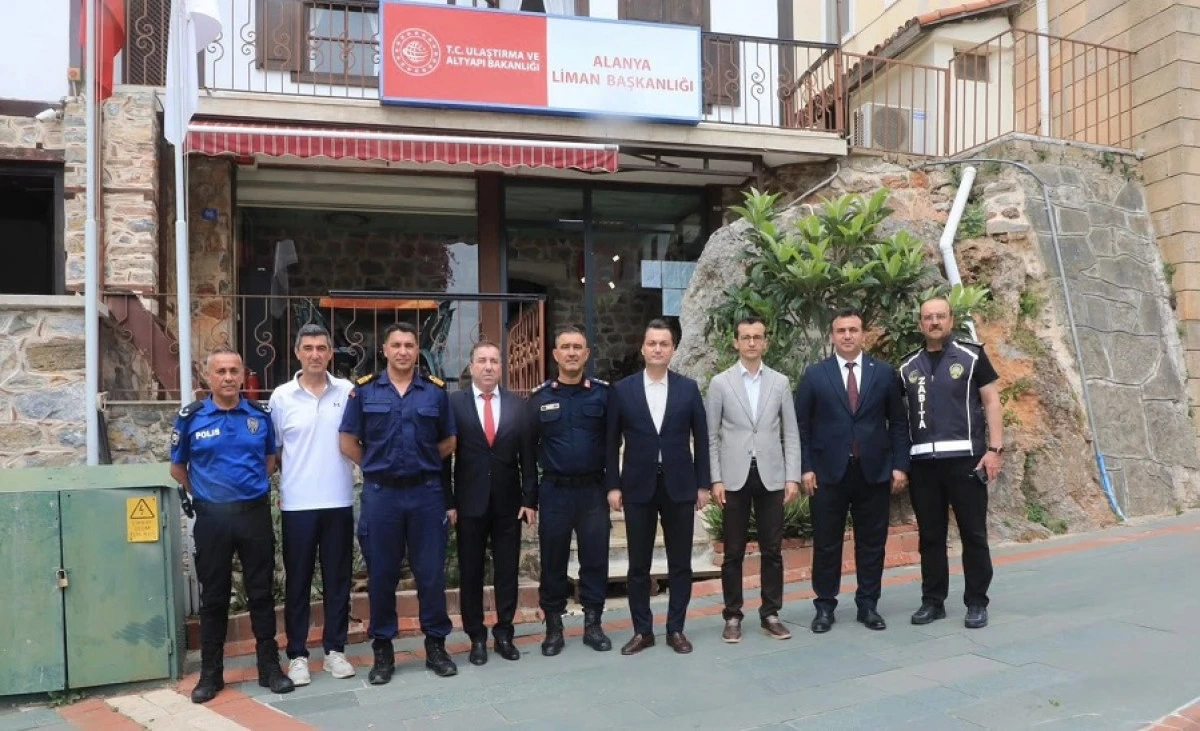 Kaymakam &Ouml;zt&uuml;rk'ten Alanya Liman Başkanlığı'na Ziyaret