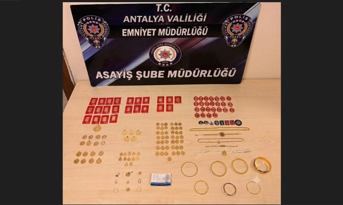Kendisini Komiser Olarak Tanıtıp 3 Milyon TL&rsquo;lik Ziynet Eşyası Alan 2 Ş&uuml;pheli Tutuklandı