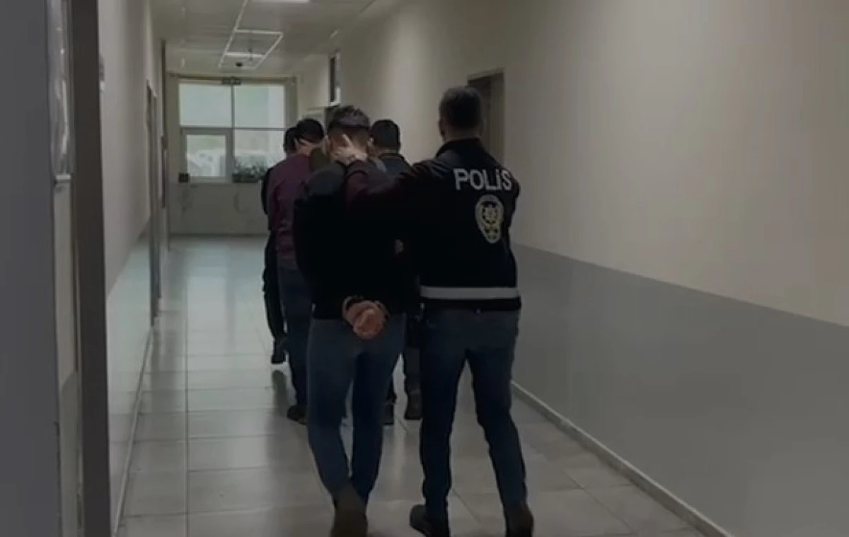 Kendisini MİT G&ouml;revlisi Olarak Tanıtan 3 Dolandırıcı Tutuklandı