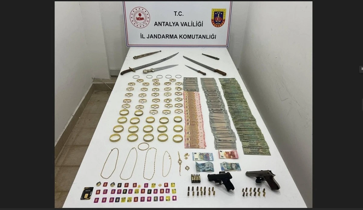 Kepez&rsquo;de Sahte Altın Ve Silah Operasyonu