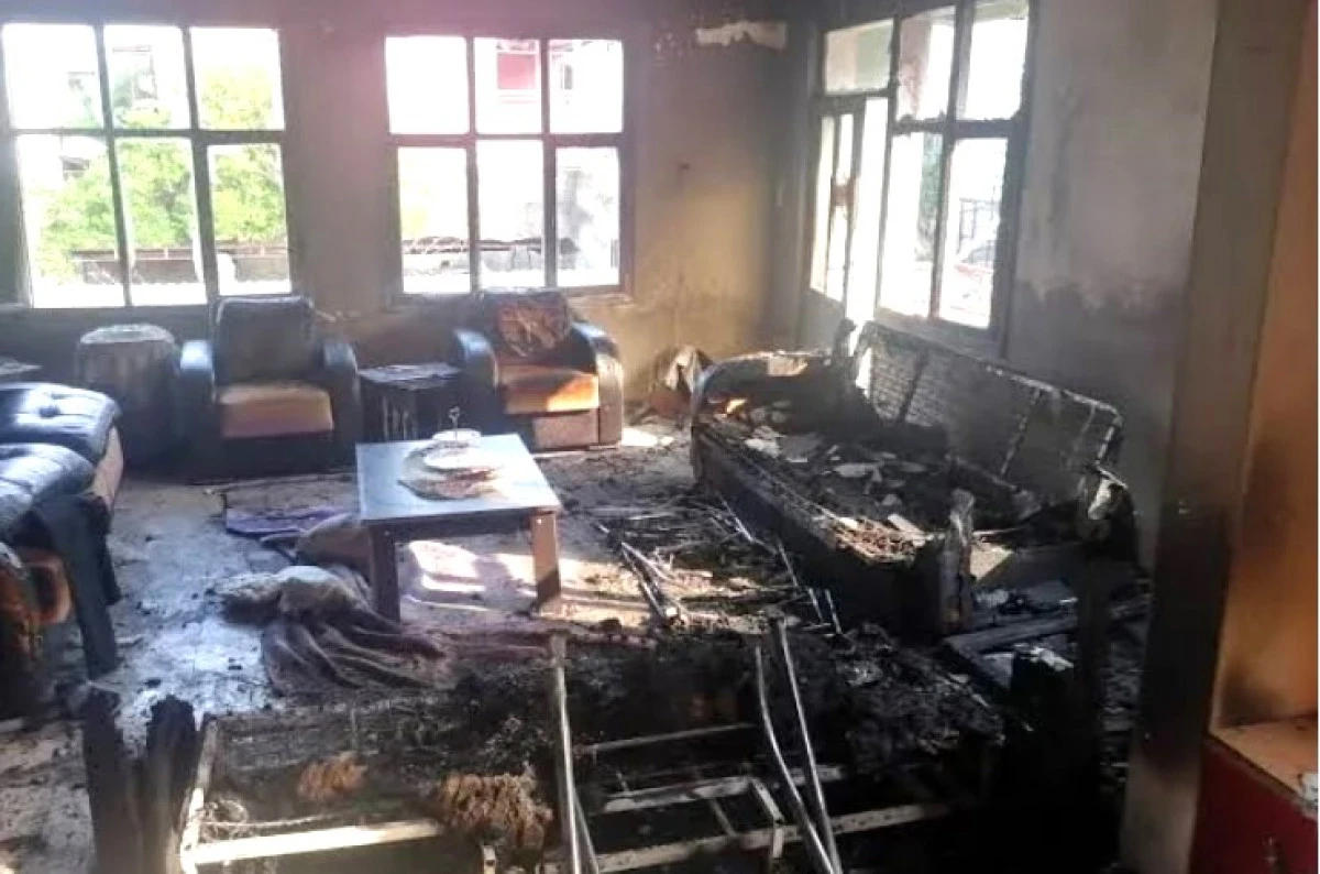 Kestel&rsquo;de Korkutan Yangın: 3&rsquo;&uuml;nc&uuml; Kattaki Daire K&uuml;le D&ouml;nd&uuml;