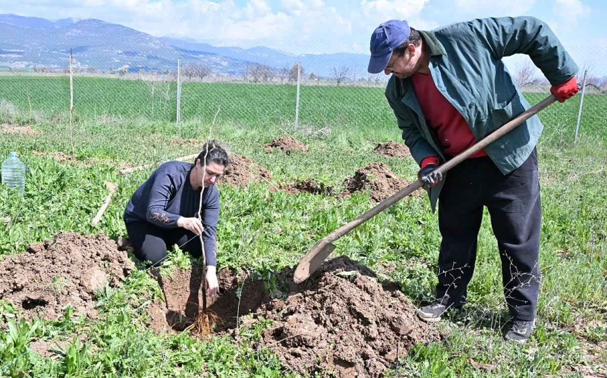 Korkuteli&rsquo;de İlk Kez İpekb&ouml;cek&ccedil;iliği Başlıyor