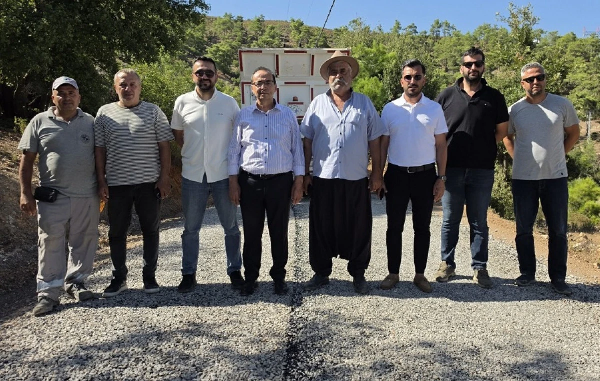 K&uuml;&ccedil;&uuml;kl&uuml;'de Yılların Toprak Yolu Asfaltla Buluşuyor