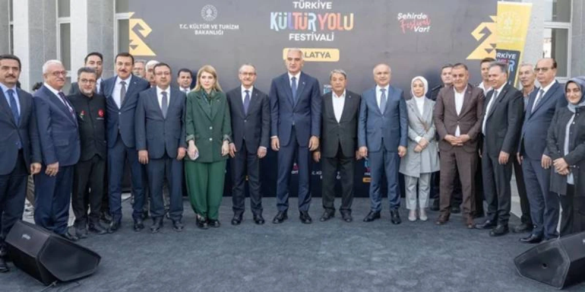 K&uuml;lt&uuml;r Yolu Festivali Sanatla Barışı ve Umudu Buluşturuyor