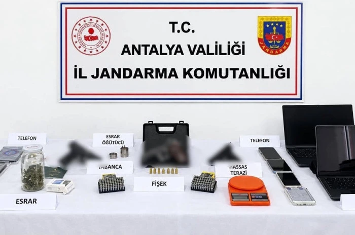 Kumluca&rsquo;da Uyuşturucu Operasyonu: 5 Ş&uuml;pheli G&ouml;zaltında