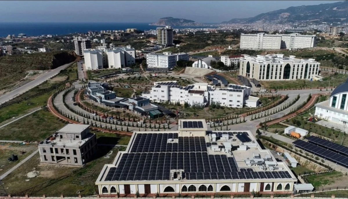 Lisans Eğitim S&uuml;resi &Uuml;&ccedil; Yıla Mı D&uuml;ş&uuml;yor? Y&Ouml;K&rsquo;ten Resmi A&ccedil;ıklama Geldi