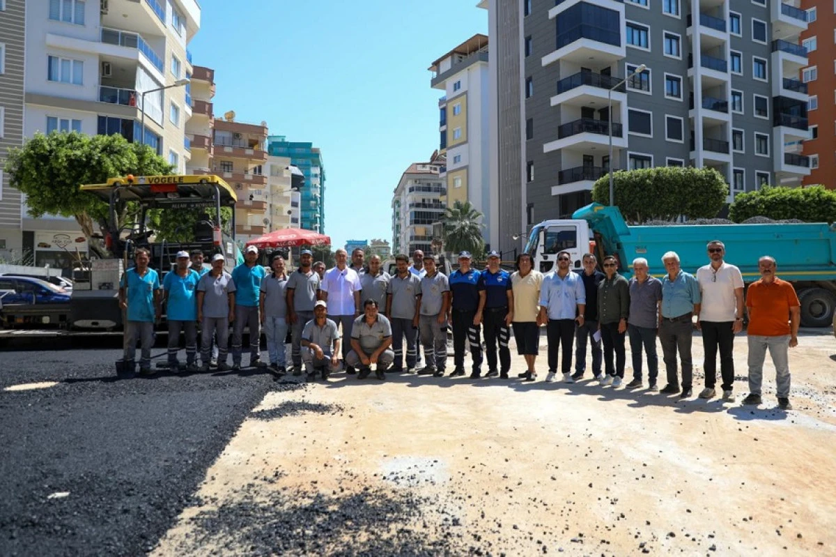 Mahmutlar Atat&uuml;rk Caddesi&rsquo;nde Asfalt Seferberliği: 9 Kilometre Yol Tamamlandı