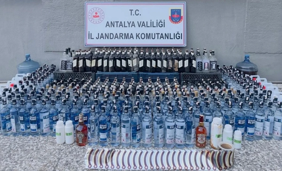 Manavgat'ta Ka&ccedil;ak Alkol Deposuna Jandarma Baskını: 1 Tutuklama