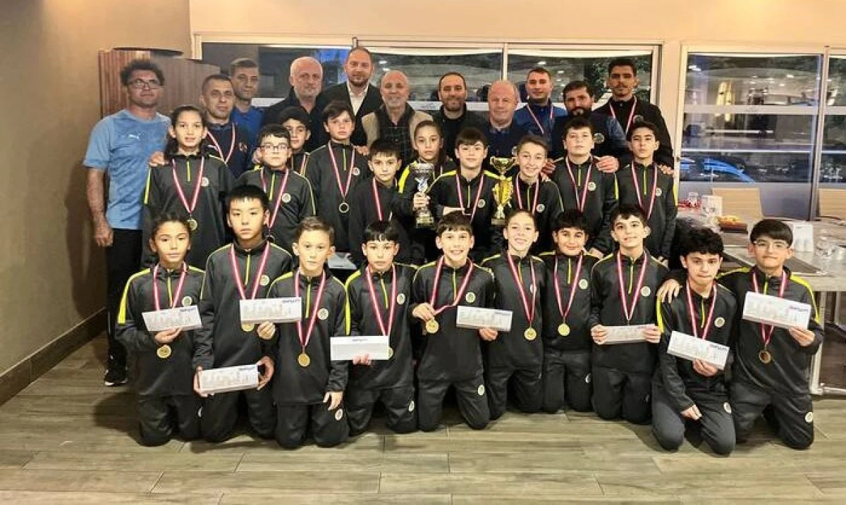 Minik Şampiyonlara Moral Yemeği