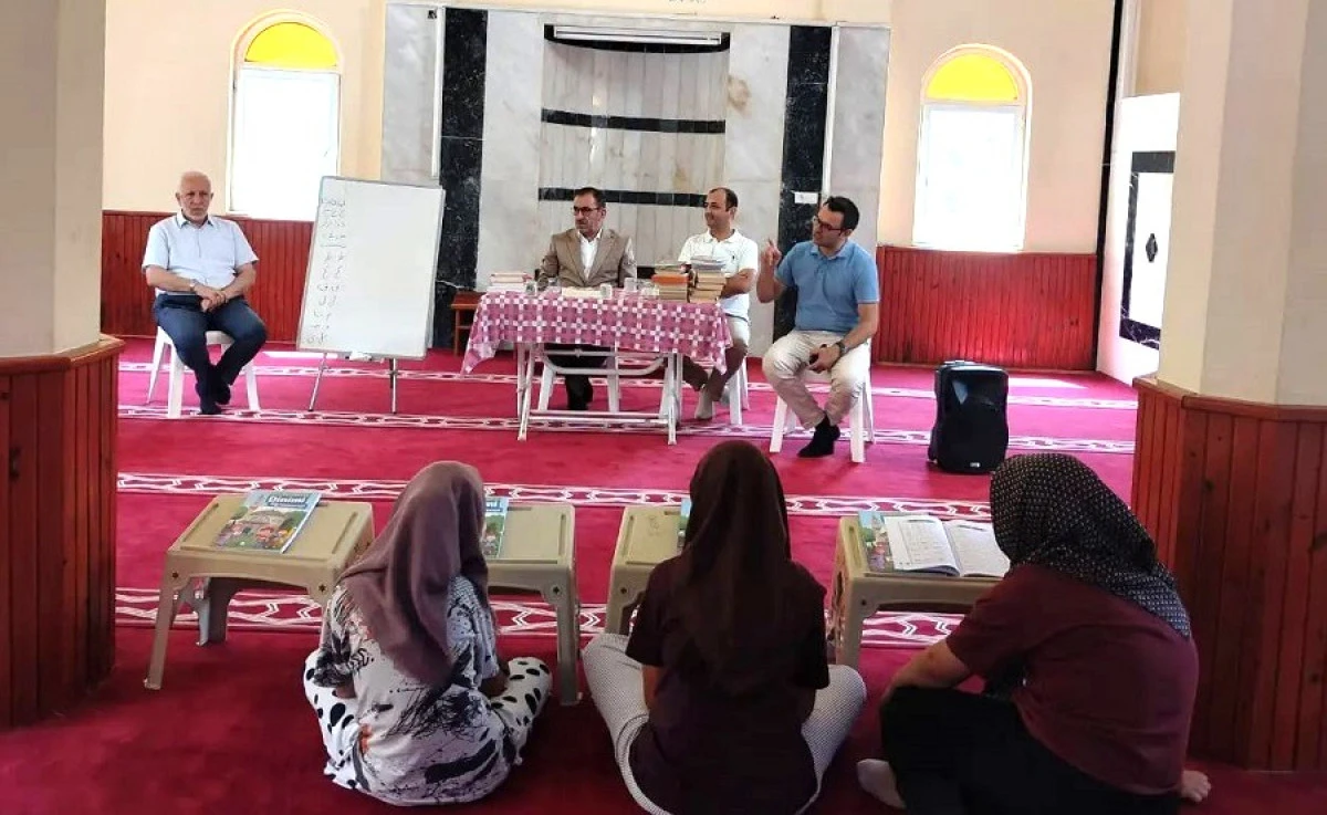 M&uuml;ft&uuml; Mehmet Seven &Ouml;ğrencilerle Kitap Okuma Etkinliğinde Buluştu