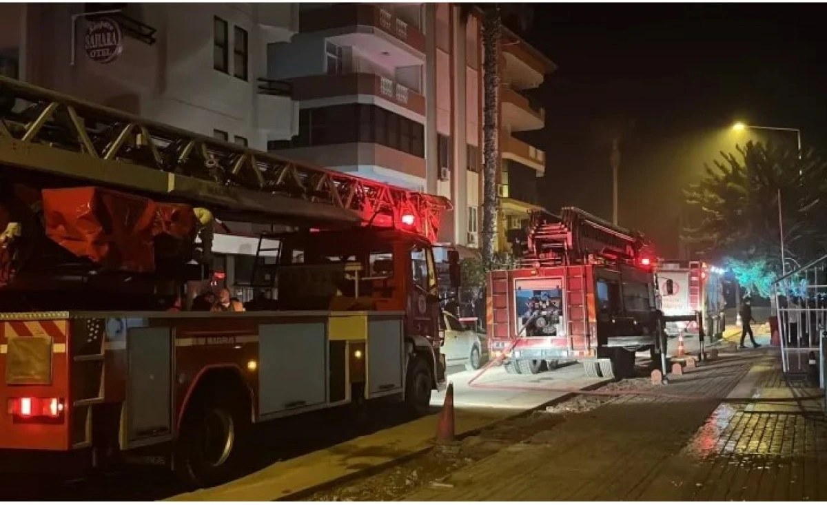 Okurcalar&rsquo;da Lojman Dehşeti: Patron 250 Bin Liralık Eşyayı Sokağa D&ouml;k&uuml;p Yaktı