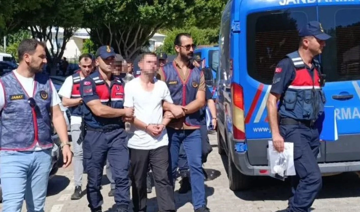 RE&Ccedil;ETE &Ccedil;ETESİNE JANDARMA DARBESİ: 425 BİN HAP ELE GE&Ccedil;İRİLDİ