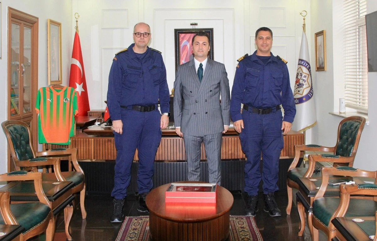 Sahil G&uuml;venlik Komutanı&rsquo;ndan Kaymakam &Ouml;zt&uuml;rk&rsquo;e Ziyaret