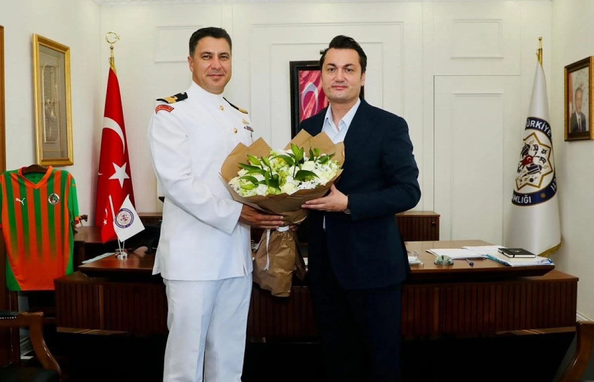 Sahil G&uuml;venlikten Kaymakam &Ouml;zt&uuml;rk&rsquo;e Anlamlı Ziyaret