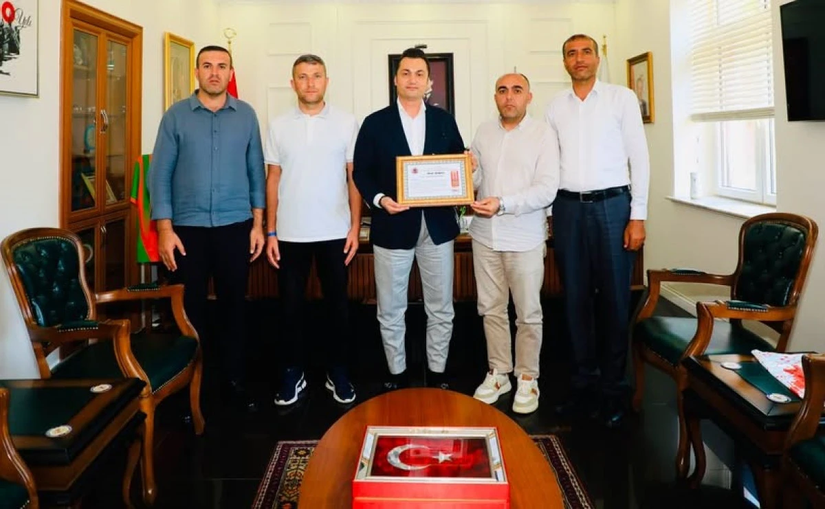 Sason&rsquo;da Şehit Ailelerinden Kaymakam &Ouml;zt&uuml;rk&rsquo;e Ziyaret