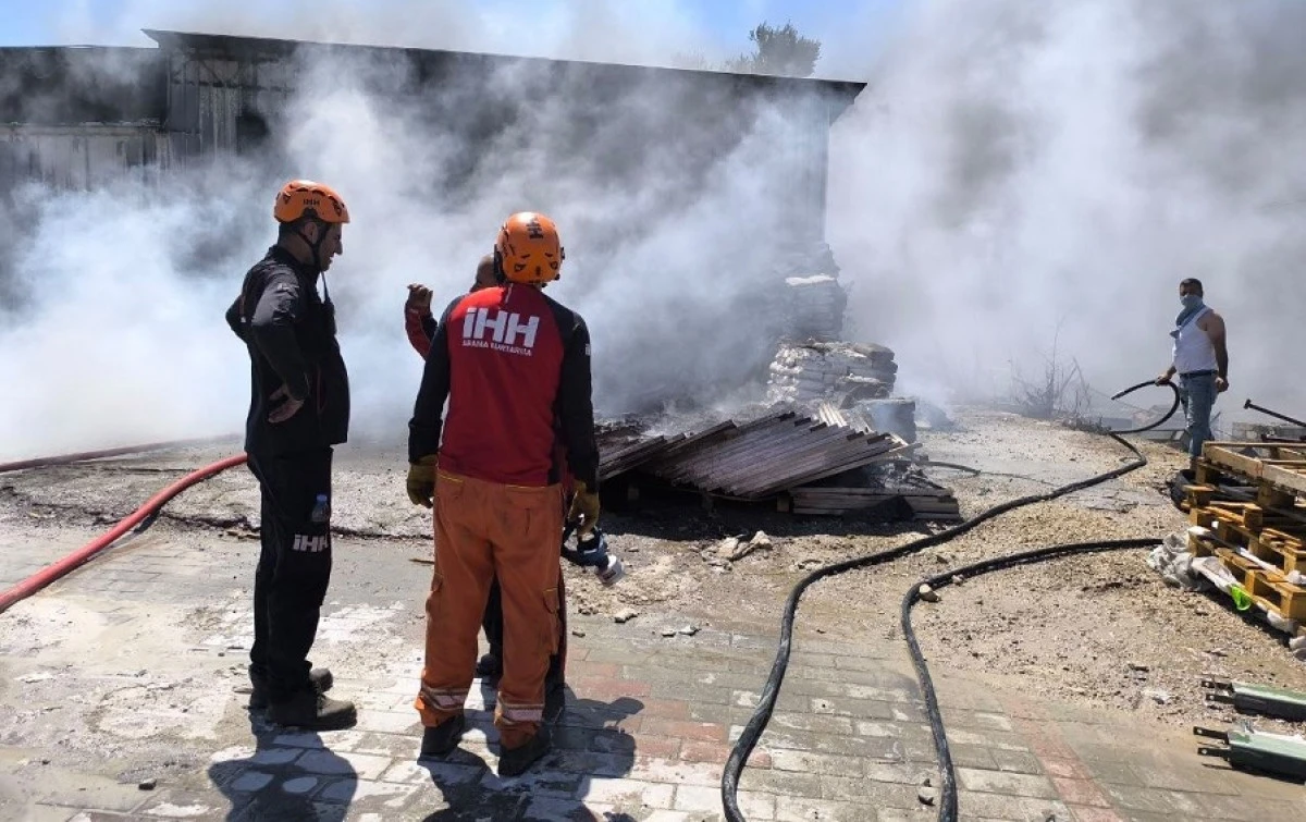 Sıcaklar Alarm Verdi, İHH Alanya Ekipleri &Uuml;&ccedil; Farklı Yangında Sahadaydı
