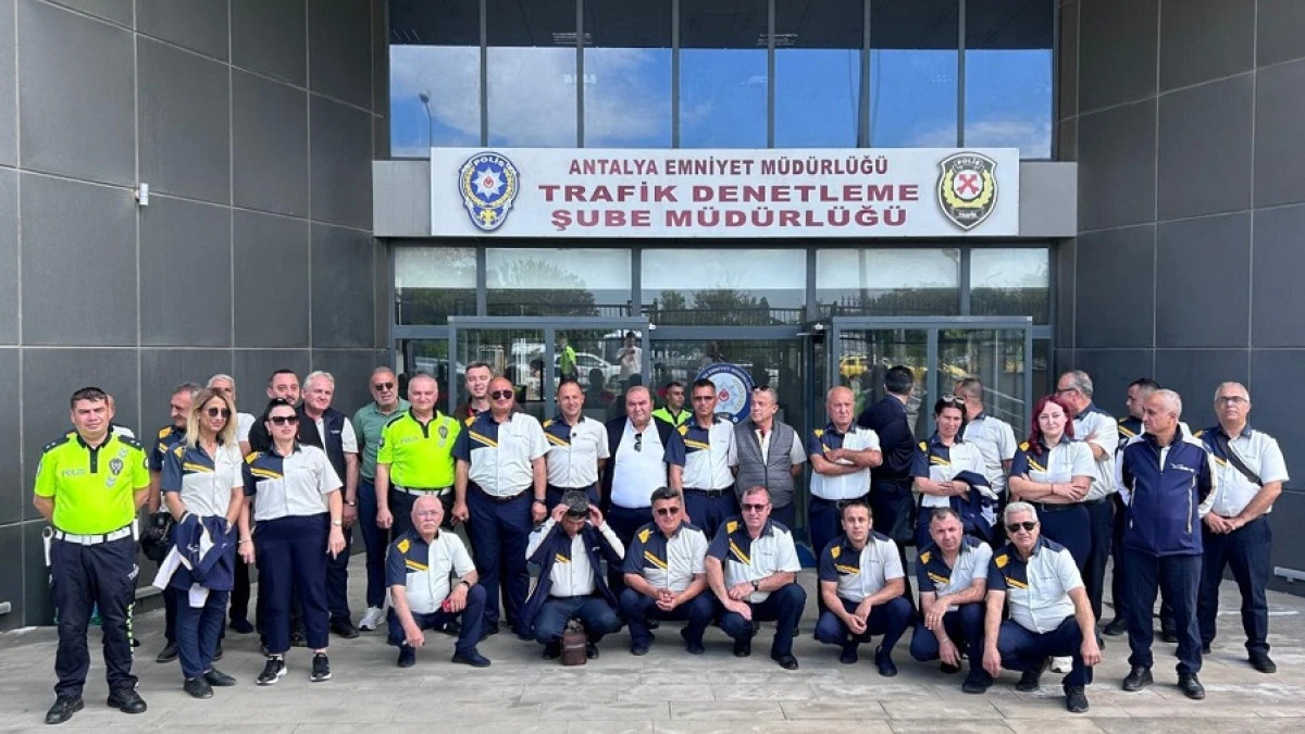 Trafik Haftasında S&uuml;r&uuml;c&uuml;lere G&uuml;venli Yolculuk Eğitimi