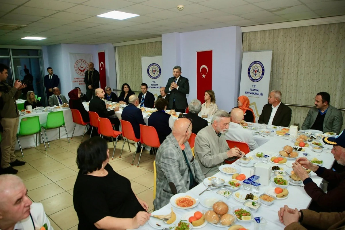 Vali Hulusi Şahin Alanya Huzurevi&rsquo;nde İftar Sofrasında Buluştu